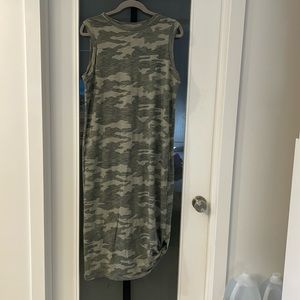 Universal Thread camo midi dress size M
